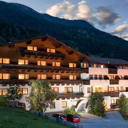 Hotel Forer Ladis Buitenkant foto