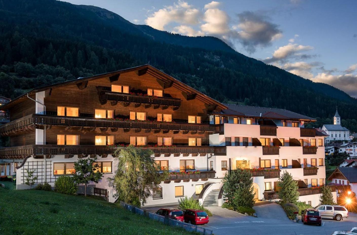 Hotel Forer Ladis Buitenkant foto