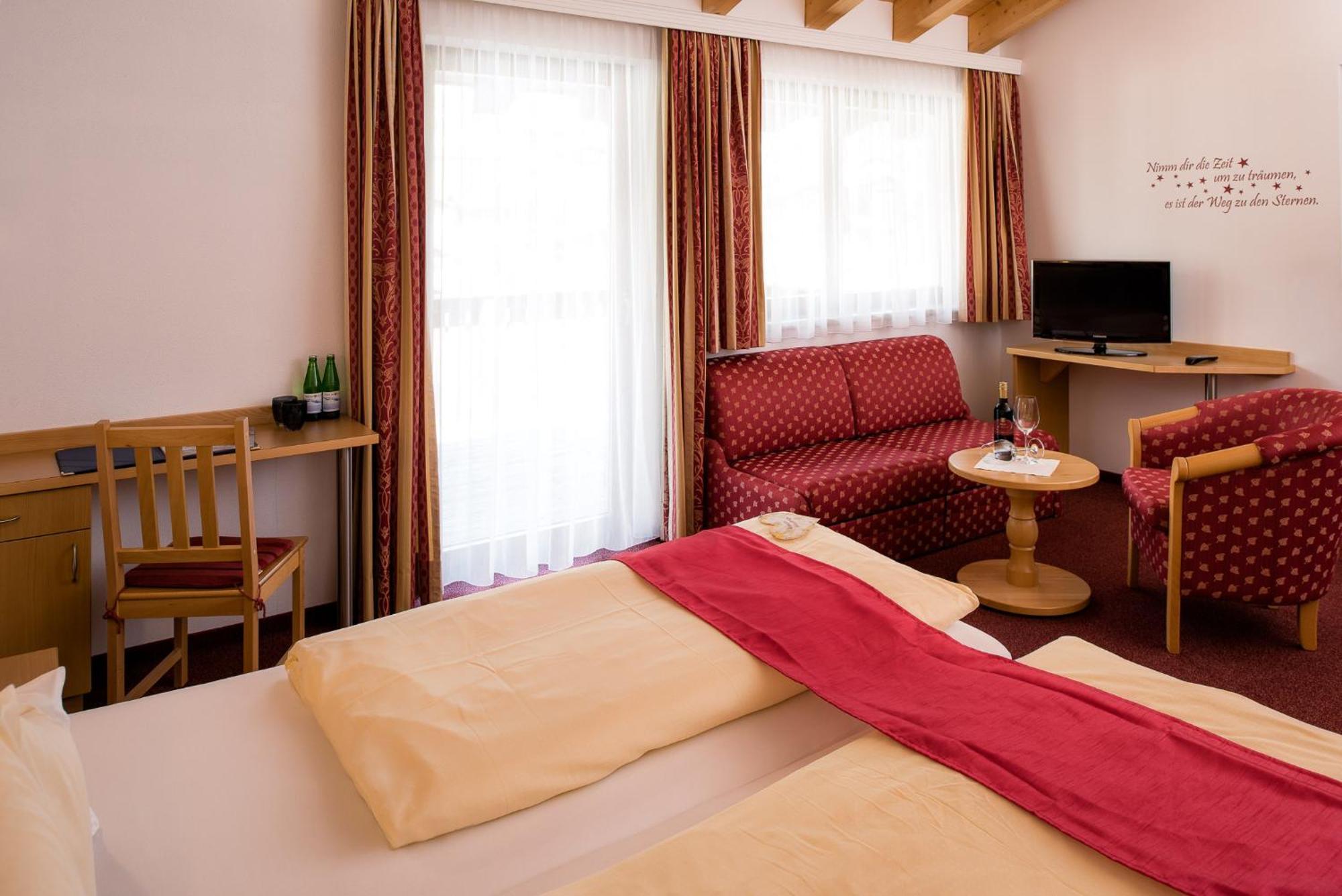Hotel Forer Ladis Buitenkant foto