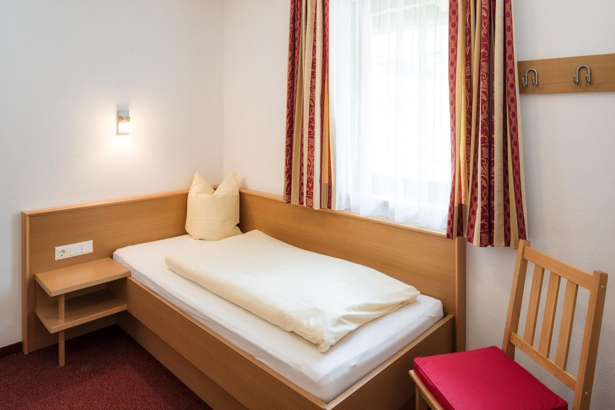 Hotel Forer Ladis Buitenkant foto