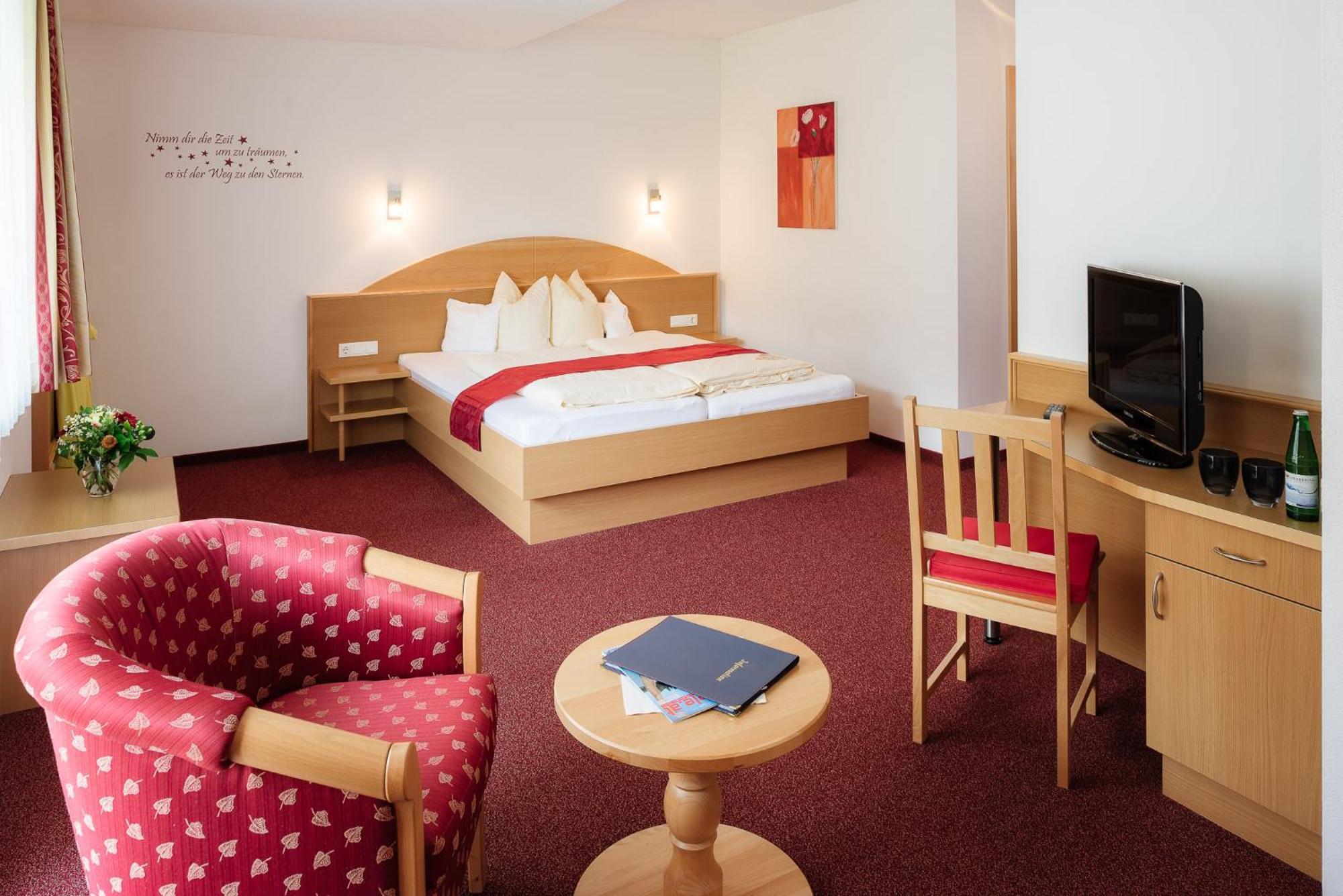 Hotel Forer Ladis Buitenkant foto