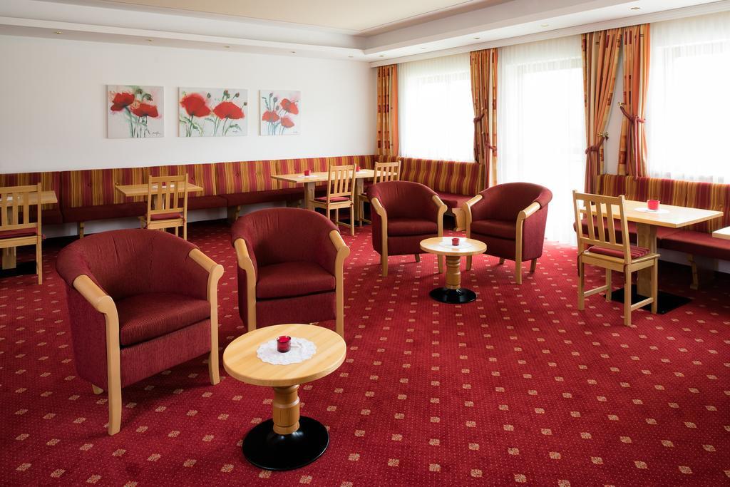 Hotel Forer Ladis Buitenkant foto