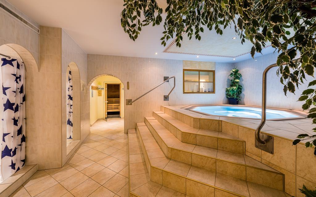 Hotel Forer Ladis Buitenkant foto