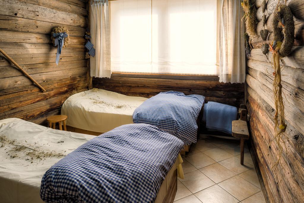 Hotel Forer Ladis Buitenkant foto